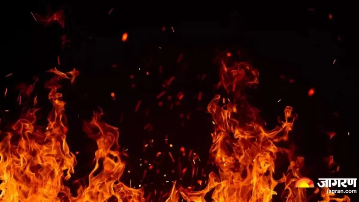 नशे में डूबे अधेड़ की खेत में लगी आग से जिंदा जलकर मौत, झामुमो नेता ने की परिवार को मुआवजा देने की मांग