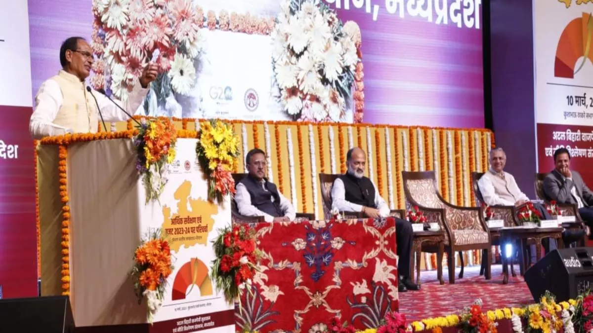 मध्य प्रदेश जिस गति से आगे बढ़ रहा वह अपने आप में एक रिकॉर्ड: CM शिवराज The speed at which Madhya Pradesh is moving forward is a record in itself: CM Shivraj