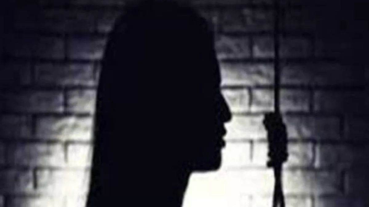 Aligarh News: किशोरी ने फंदे से लटककर की आत्महत्या, वीडियो बनाकर युवक पर  परेशान करने का लगाया था आरोप - Girl commits suicide by hanging in aligarh