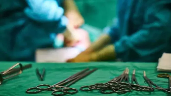 नेपाल में डॉक्टरों ने एक व्यक्ति के पेट से निकाली वोदका की बोतल