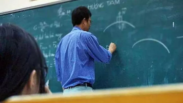 Uttarakhand Education Department: शिक्षकों की नियुक्ति के 20 साल बाद भी उनका स्थायीकरण (कंफर्मेशन) नहीं किया जा रहा।
