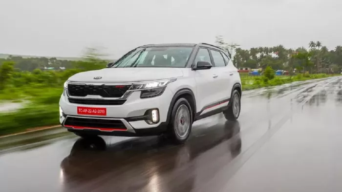 सड़क हादसों से सुरक्षित रखने के लिए कुछ गैजेट्स की मदद ली जा सकती है।