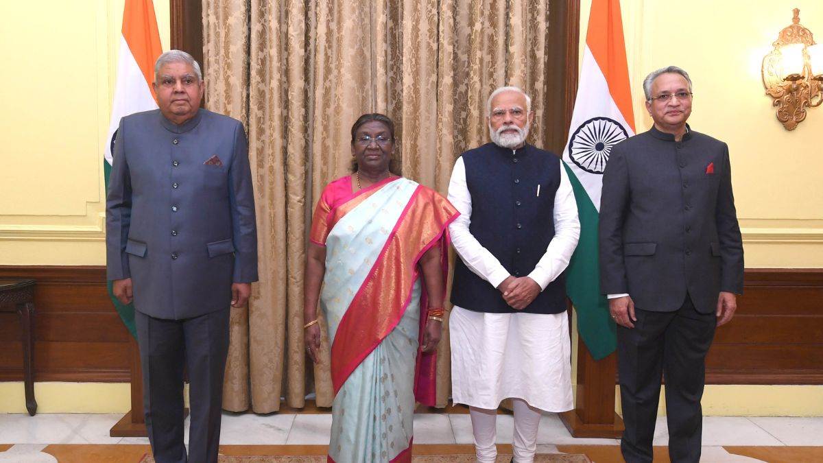 https://www.jagranimages.com/images/newimg/10032024/10_03_2024-am_khanwilkar_23671759.jpg