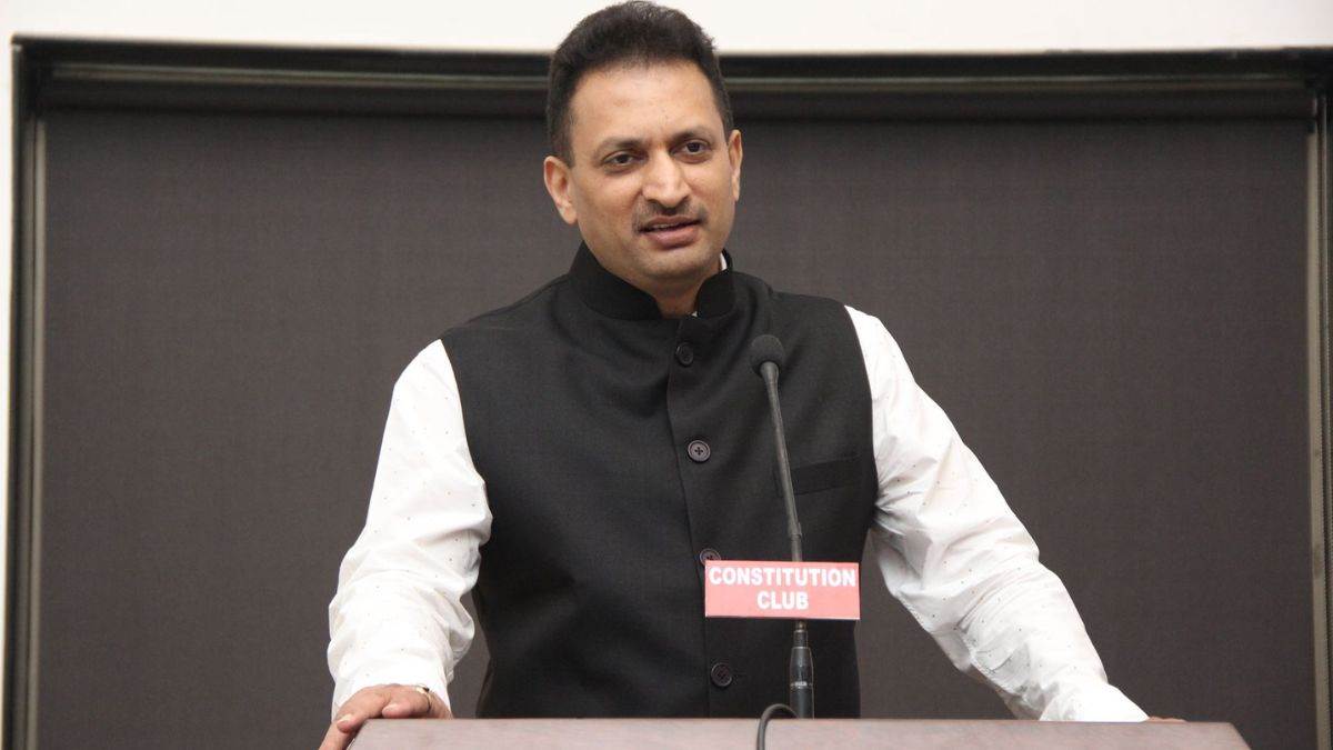 lok sabha elections bjp should get two third majority to amend the constitution anant hegde made these serious allegations against congress