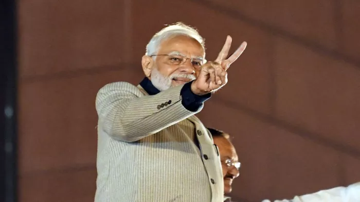 वाराणसी में पूर्व जनप्रतिनिधियों से मिले पीएम नरेंद्र मोदी, लिया फीडबैक