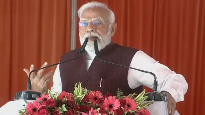 पीएम मोदी ने आजमगढ़ में परिवारवाद, जातिवाद, लालू यादव के बयान को लेकर विपक्ष पर जमकर बोला हमला।