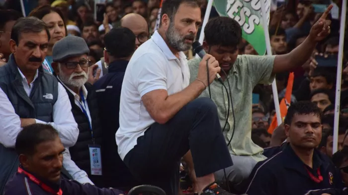 UP Politics : राहुल गांधी को उम्मीदवार बनाने को लेकर अमेठी में लगे पोस्टर