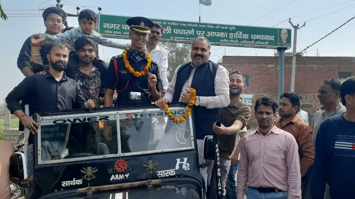 'बचपन से था देश की सरहदों की रक्षा करने का सपना' सेना में लेफ्टिनेंट बने आकाश घर पहुंचे तो ढोल लेकर आए लोग