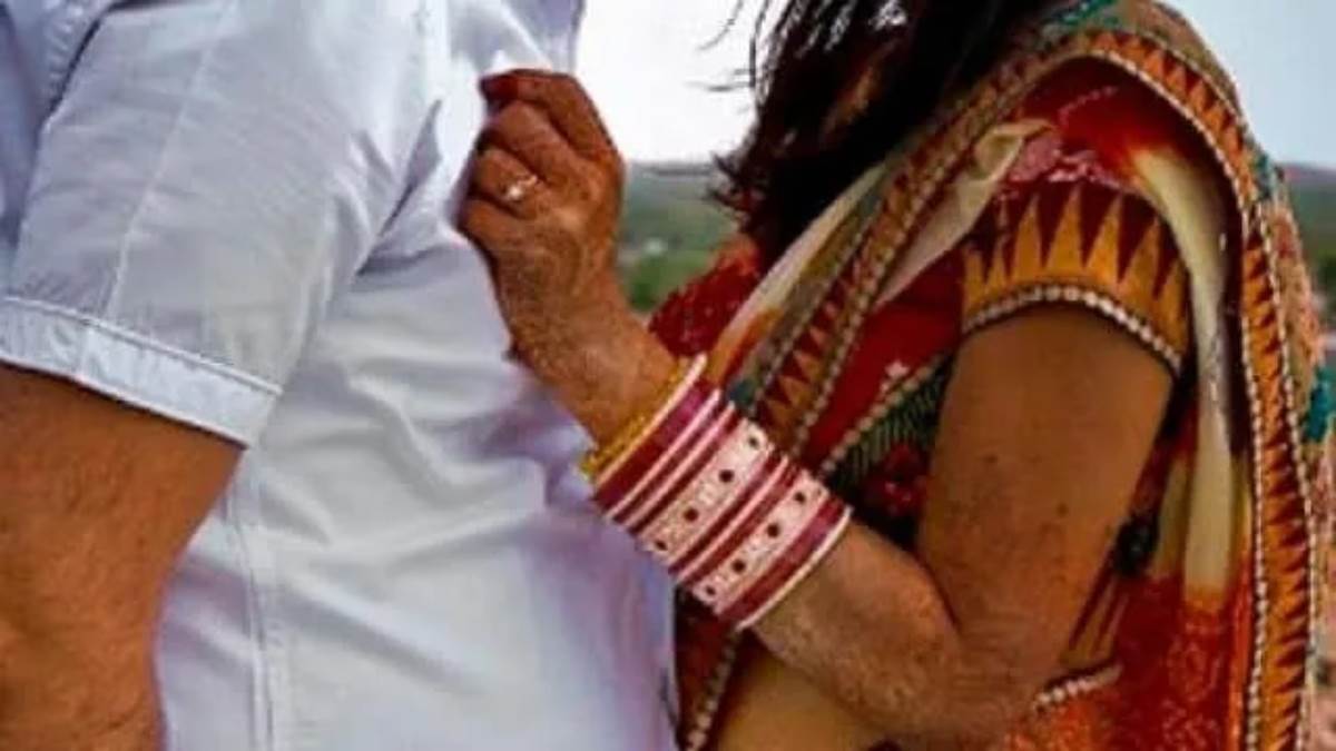 bihar aunt fell in love with her nephew both of them ran away from home