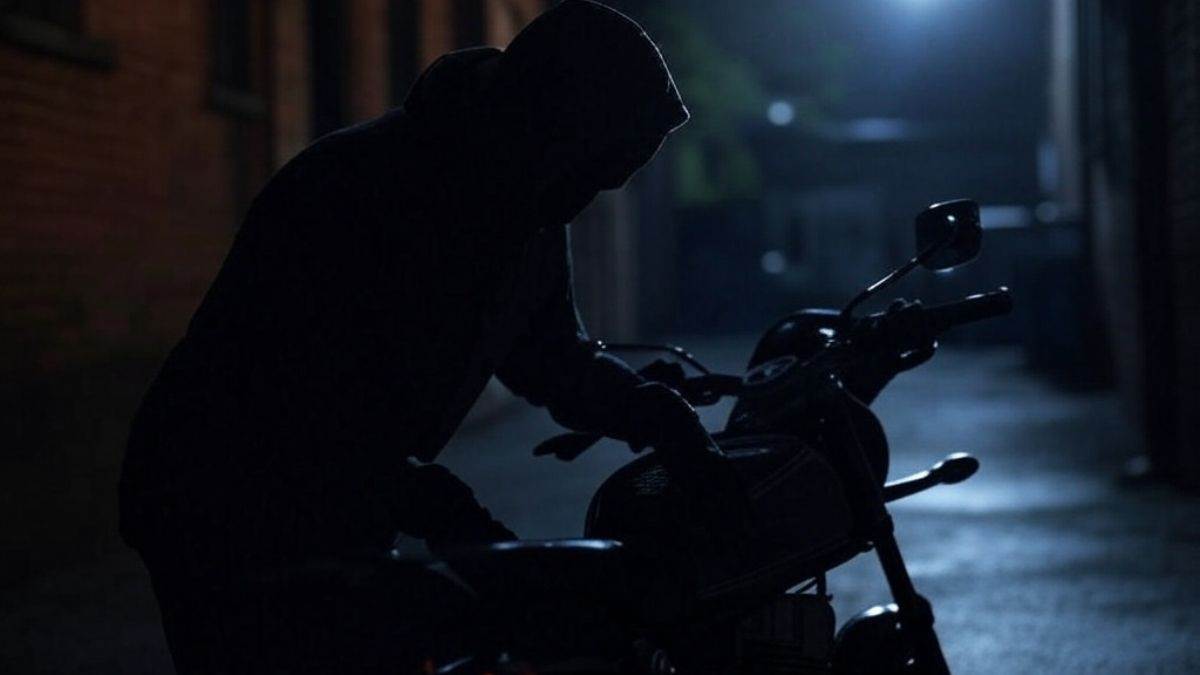 https://www.jagranimages.com/images/newimg/10032025/10_03_2025-claim_full_insurance_money_for_stolen_motorcycle_23897158.jpg