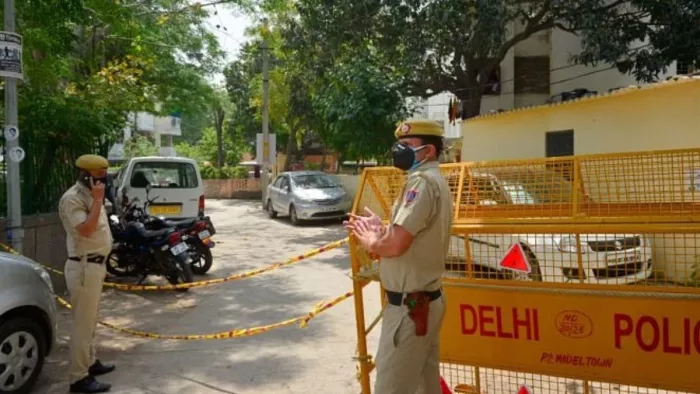दिल्ली में गणित स्नातक को 52 चोरी के मोबाइल फोन के साथ गिरफ्तार किया गया। फाइल फोटो
