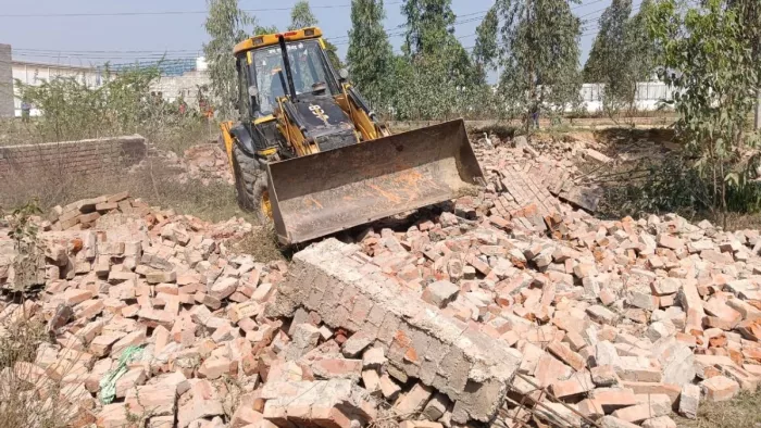 सोनीपत में अवैध कॉलोनियों पर गरजा बुलडोजर। जागरण