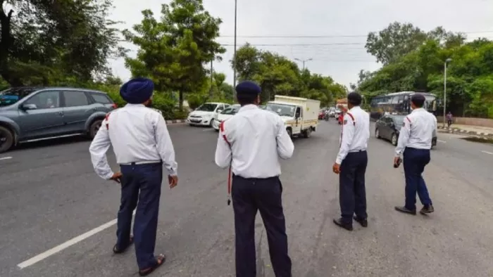 ट्रैफिक नियमों का उल्लंघन करने वालों पर सख्ती। फाइल फोटो