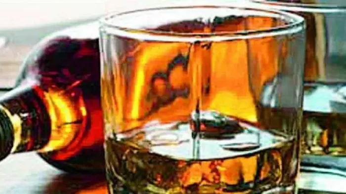लोकल स्तर पर हार्वेस्ट किए गए फल से बने शराब बिकने की अनुमति (फोटो: पीटीआई/फाइल)