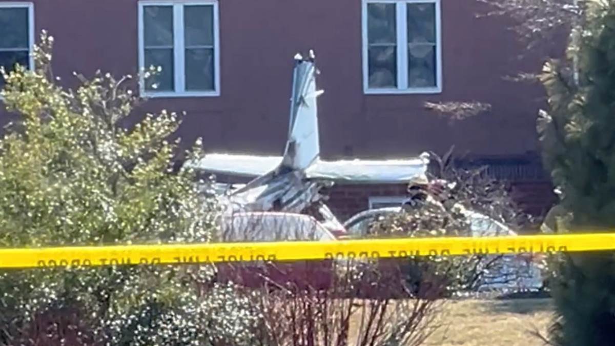 https://www.jagranimages.com/images/newimg/10032025/10_03_2025-plane_crash_1_23897635.jpg