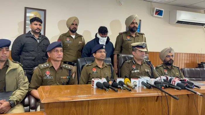 भिंडर की गिरफ्तारी के बाद जानकारी देती पंजाब पुलिस। फोटो जागरण