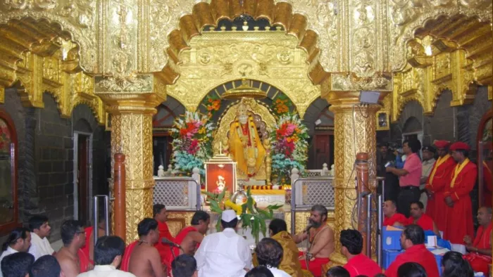 Shirdi Sai Baba Darshan: शिरडी शहर में गौमांस की बिक्री पर रोक लग चुकी है।(फोटो सोर्स: सोशल मीडिया)