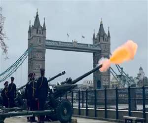 ब्रिटेन में पारंपरिक रूप से तोपों से दी गई सलामी