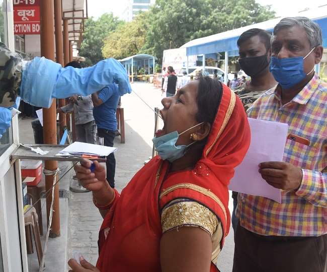 सूबे की राजधानी लखनऊ ने नए संक्रमितों के मामले में शीर्ष स्थान बरकरार रखा है।