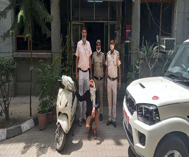 पूछताछ में पता चला कि वह इलाके में वारदात को अंजाम देने की फिराक में था।