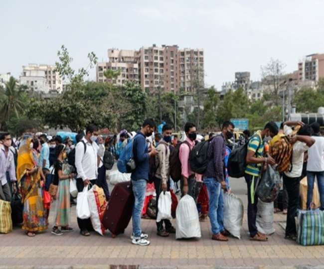 महाराष्ट्र गुजरात समेत कई राज्‍यों से बड़ी संख्या में कामगार उत्तर प्रदेश और बिहार लौट रहे हैं।