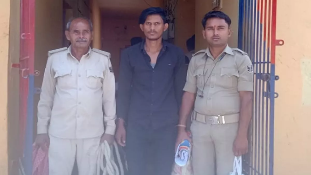 Madhubani: धंधेबाजों ने बगीचे में छिपा रखी थी भारी मात्रा में देशी शराब, पुलिस ने एक आरोपी को किया गिरफ्तार