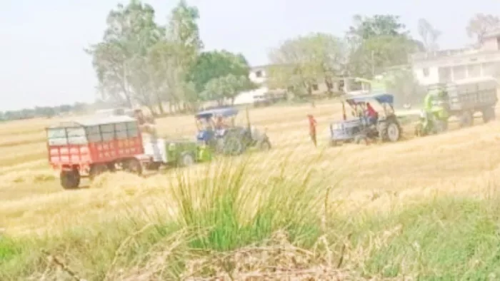 रोक हटते ही क्षेत्र में बिना सुरक्षा शर्तो के चलने लगी मशीनें। -जागरण
