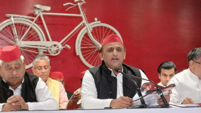 जातिगत जनगणना से लेकर किसानों को MSP की गारंटी तक..., सपा के घोषणापत्र में अखिलेश ने किए ये वादे