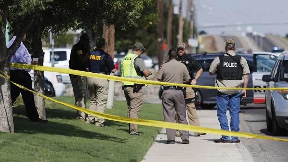 https://www.jagranimages.com/images/newimg/10042024/10_04_2024-chicago_police_fired_23693843.jpg