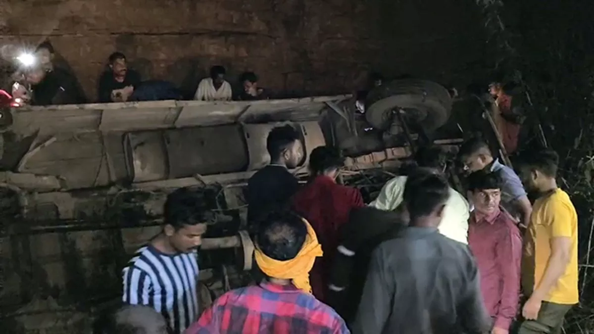 Durg Bus Accident: छत्तीसगढ़ के दुर्ग में मजदूरों को ले जा रही बस खदान में गिरी, अब तक 13 लोगों की मौत; कई घायल