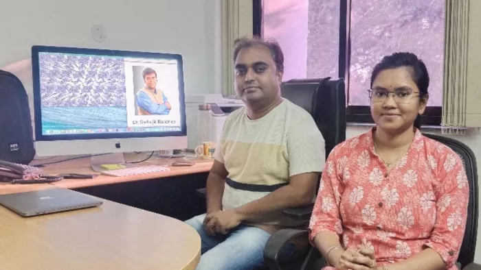 एचआरआई में मौजूद प्रोफेसर सुदीप चक्रवर्ती तथा डॉक्टर तिषिता