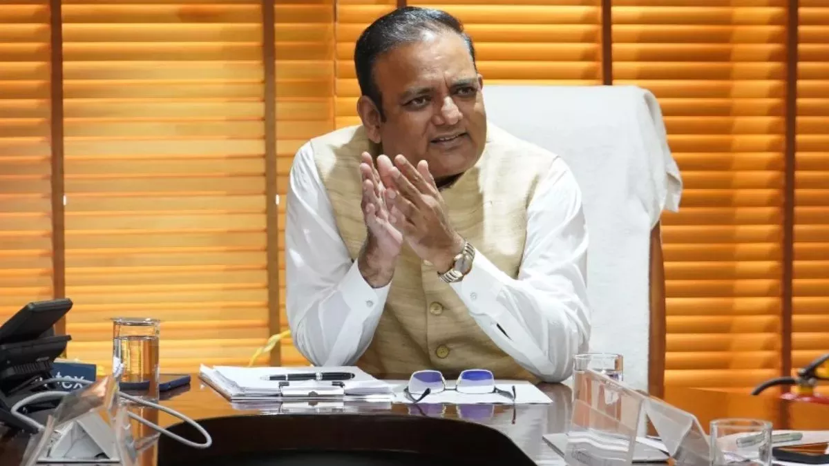 मुसीबत में फंसे केजरीवाल को बड़ा झटका, मंत्री राजकुमार आनंद ने दिया इस्तीफा; पार्टी भी छोड़ी - Delhi Minister Raajkumar Anand resigns from post and Aam Aadmi Party amidst aap crisis