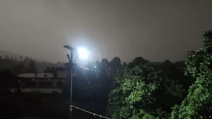 बुधवार देर शाम जिला मुख्यालय समेत विभिन्न स्थानों पर जमकर ओलावृष्टि और वर्षा हुई।