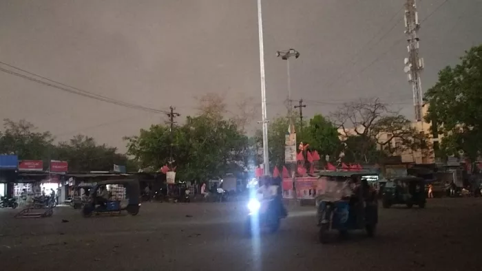 बक्सर जिले में दिन में छाया अंधेरा। जागरण