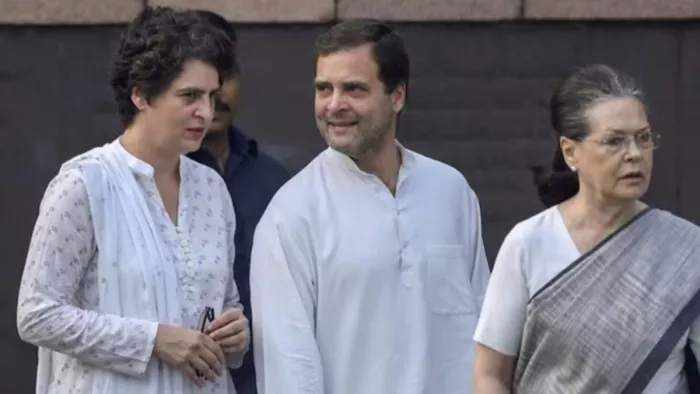 गांधी परिवार पर मुंबई आतंकी हमलों के बाद किसी भी ठोस कार्रवाई को ओवररूल करने का आरोप (फोटो: पीटीआई)