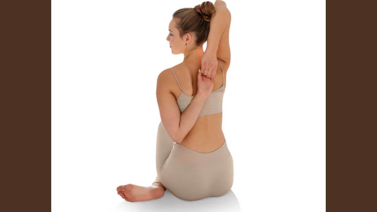 https://www.jagranimages.com/images/newimg/10042025/10_04_2025-gomukhasana_1_23915538_114851547.jpg