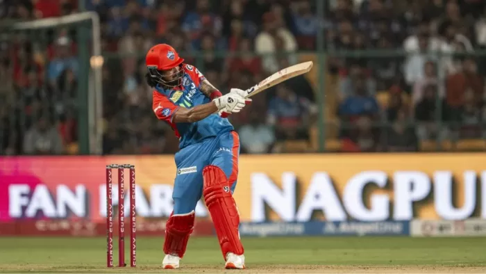 केएल राहुल ने आरसीबी के खिलाफ खेली अर्धशतकीय पारी। फोटो- BCCI