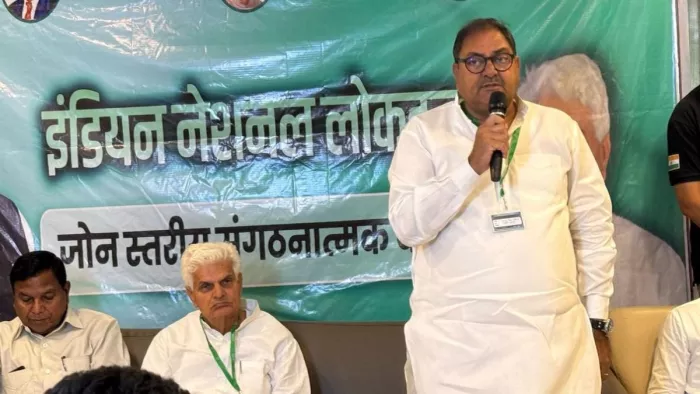 पार्टी पदाधिकारियों की बैठक को संबोधित करते इनेलो अध्यक्ष अभय सिंह चौटाला। सौ. पार्टी।