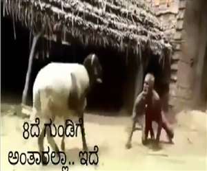 सोशल मीडिया पर लोग वृद्ध व्यक्ति के जोर अजमाइस की तुलना कोरोना वैक्सीन से करने लगे हैं।