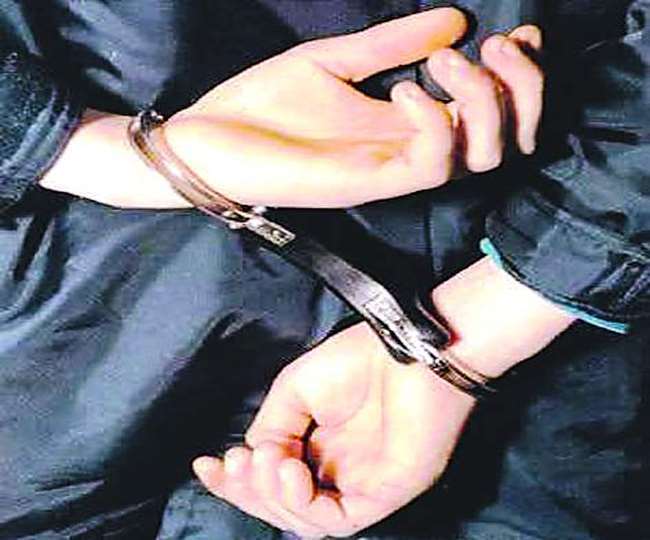 notorious bookie arrested for betting cricket in moving car