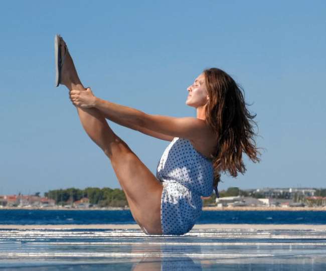 https://www.jagranimages.com/images/newimg/10052022/10_05_2022-boat_pose_pe_22696934.jpg
