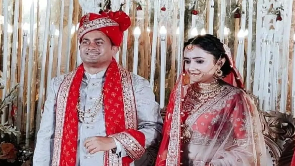 रोहतास के DM धर्मेंद्र कुमार ने महिला अधिकारी से रचाई दूसरी शादी, जानिये पूरी लव स्टोरी- Rohtas DM Dharmendra Kumar married a female officer, know the whole love story