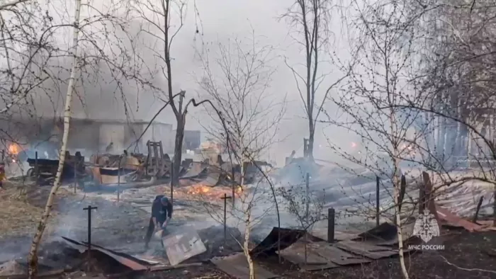 Russia wildfire: रूस के जंगल में लगी आग से मरने वालों की संख्या हुई 21 ...