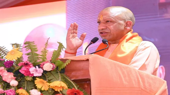 सभा को संबोधित करते मुख्यमंत्री योगी आदित्यनाथ
