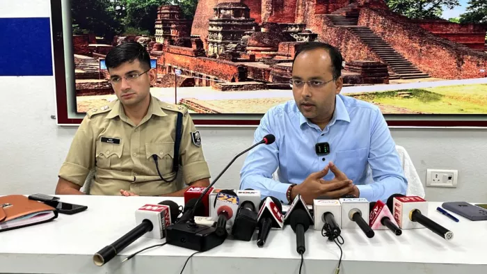 जिलाधिकारी शशांक शुभंकर और पुलिस अधीक्षक भारत सोनी ने की संयुक्त प्रेस कॉन्फ्रेंस। (जागरण)