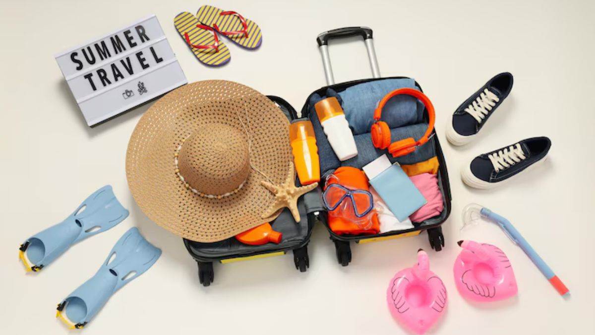 https://www.jagranimages.com/images/newimg/10052025/10_05_2025-summer_travel_essentials_23935073.jpg