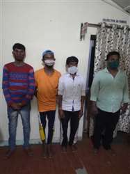 संक्रमित का सोने की चेन लेने वाले तीन स्वीपर और खरीदार गिरफ्तार