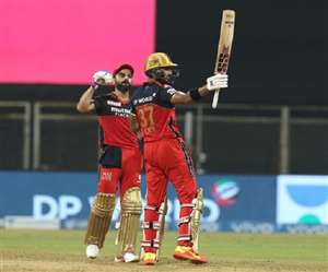 विराट कोहली के साथ देवदत्त पडीक्कल- फोटो ट्विटर पेज