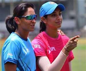 भारतीय टी20 कप्तान हरमनप्रीत और उप कप्तान स्मृति मंधाना- फाइल फोटो