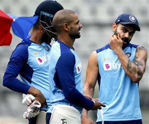 विराट कोहली के साथ शिखर धवन- फोटो ट्विटर पेज